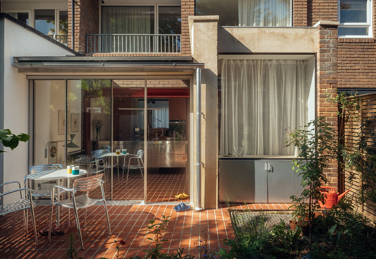 Elemental House by Archmongers with Staffs red quarry tiles image by JimStephenson